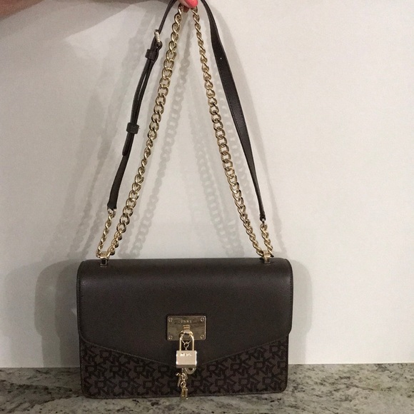 Dkny elissa signature shoulder bag Clearance